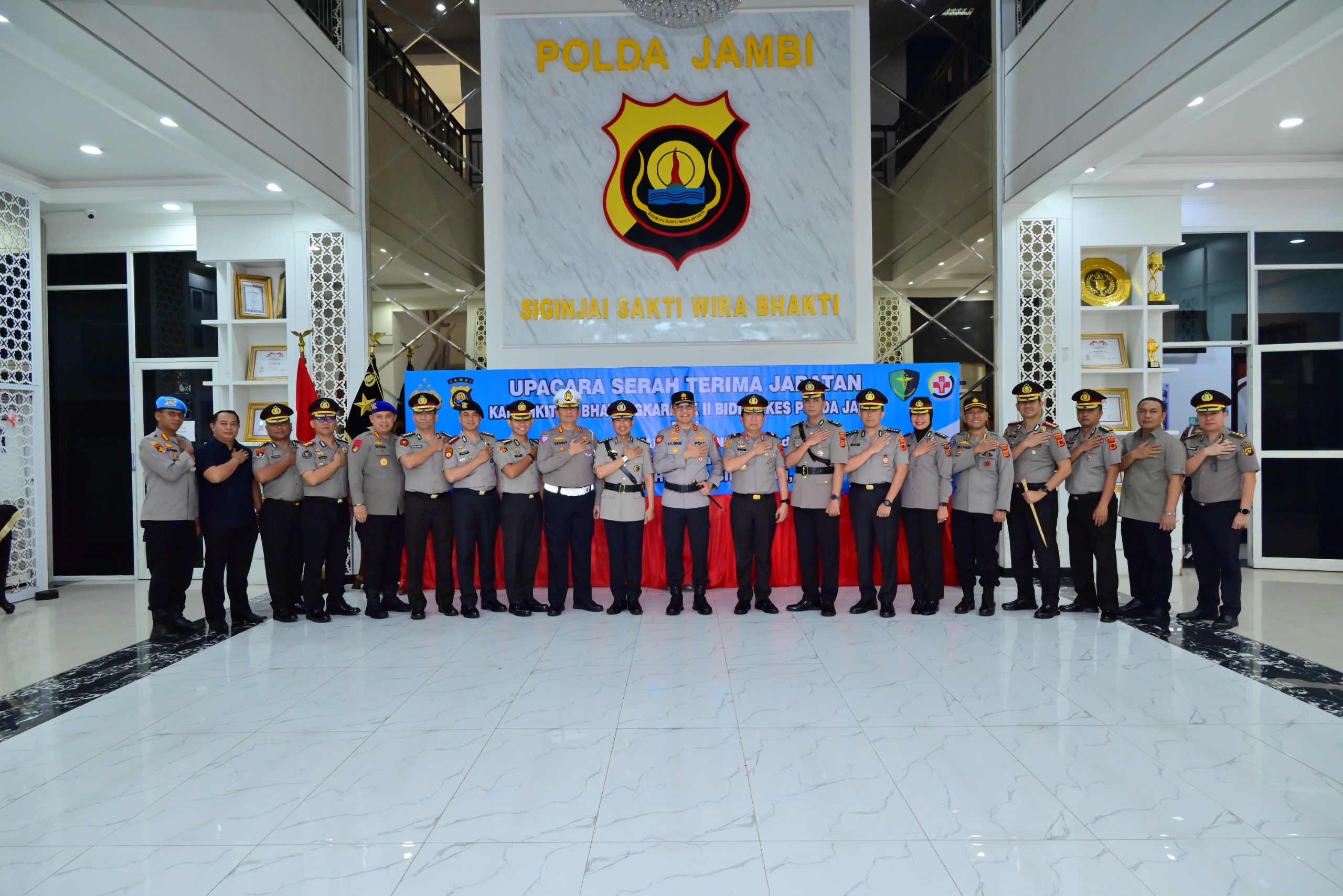 Kapolda Jambi Pimpin Sertijab dan Pengambilan Sumpah Jabatan Sejumlah Pejabat Utama, Perkuat Kinerja Organisasi.