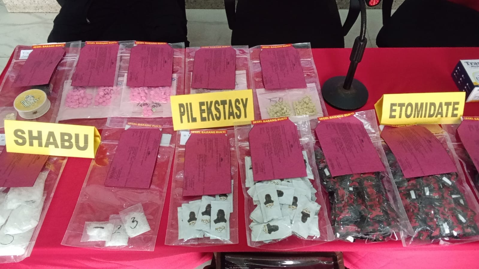 Polresta Jambi Melalui Satuan Reserse Narkoba Mengungkap Empat Kasus Peredaran Narkotika.
