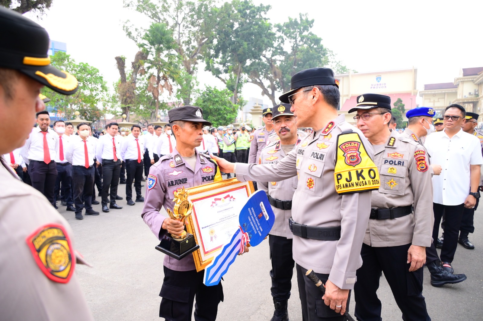 Polda Jambi Beri Penghargaan kepada Aipda Arjunif Peraih Kompolnas Award 2026.